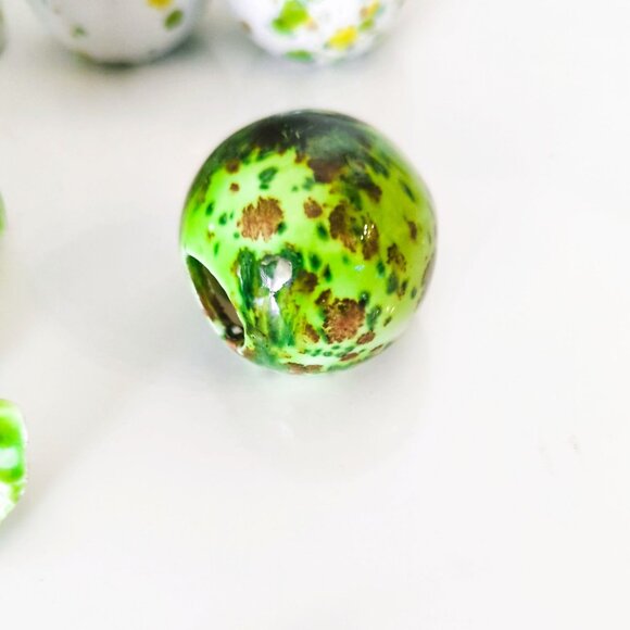 Vintage 70s Ceramic Frog Mushroom Macrame Beads Set of 15 Mid-Century Modern - Picture 4 of 10